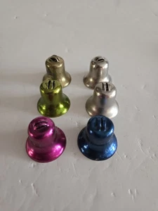 6 Vintage Weihnachten MCM Aluminium Metall Glocke Ornamente Klatscher bunt 1" LESEN - Bild 1 von 3
