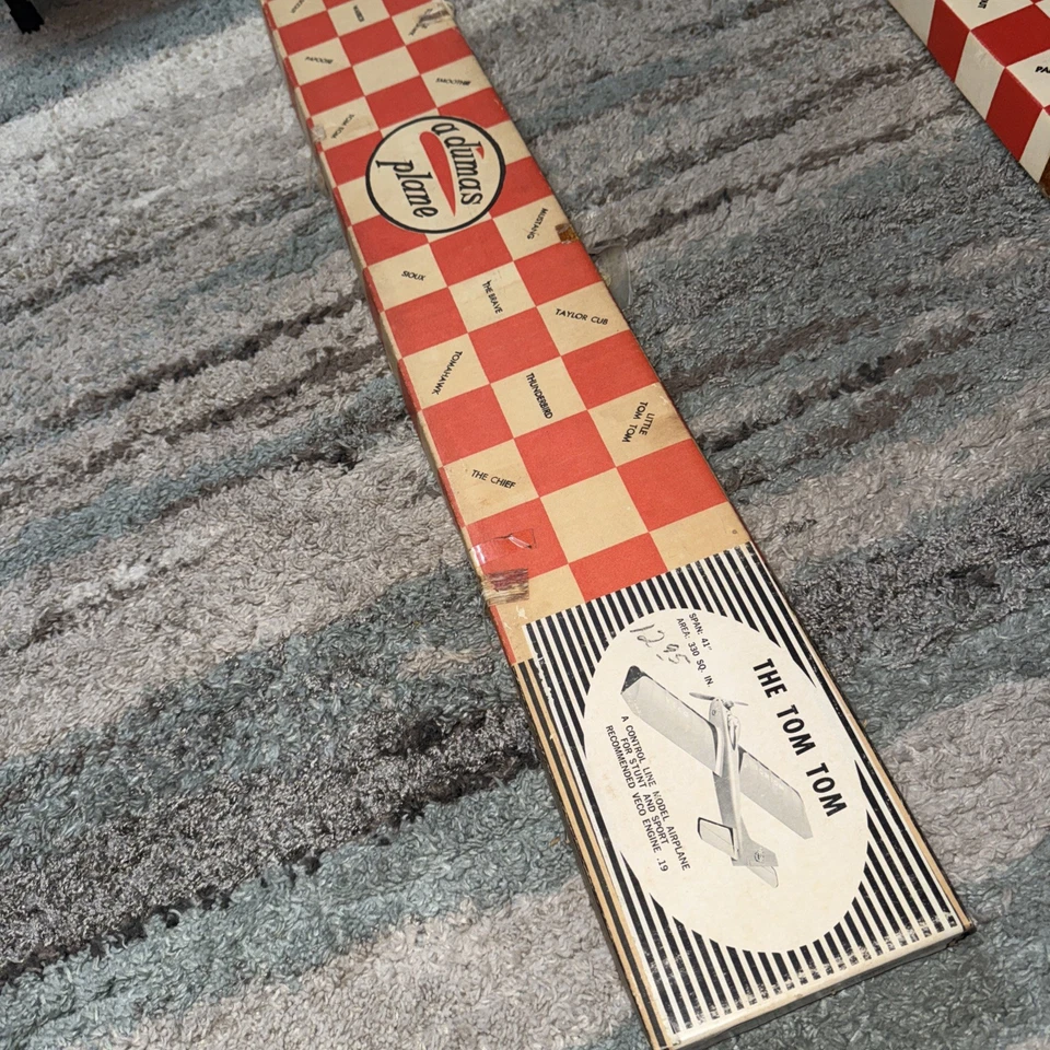 RARO NOVO NA CAIXA 1964 DUMAS PLANE THE Tom Tom RCnFLIGHT /ELEC 41"WS .19 Motor - Imagem 1 de 4