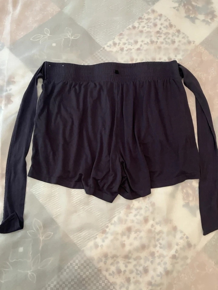 Pantalones cortos de yoga para mujer Gaiam con corbata talla grande gris color carbón Foto 1 de 4