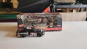 1992 DALE EARNHARDT COLLECTORS ED. GOODWRENCH LUMINA AND 1991 SI DE STOCK CAR - Picture 1 of 3