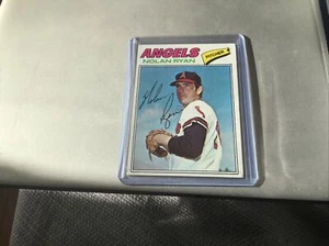 Carta Topps Nolan Ryan 1977 #650 California Angels piccola piega lato sinistro - Foto 1 di 3