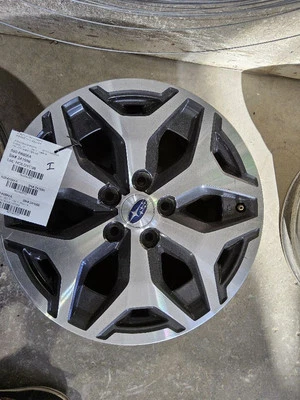 Llanta Subaru Forester 2019-2024 aleación 17x7 6 radios en Y mecanizada con bolsillos grises Foto 1 de 4