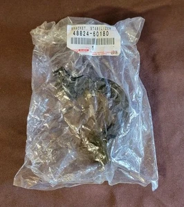 Toyota 48824-60180 Bracket Stabilizer For 2008-2021 Land Cruiser - Picture 1 of 3