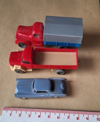 ältere Modellautos aus Plastik - Bild 1 von 4