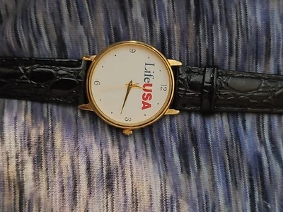 Reloj analógico de cuarzo dorado y negro Life USA de segunda mano Foto 1 de 2
