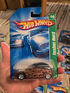 2008 Hot Wheels Super Treasure Hunt #166 Qombee Brown With Black Flames - Picture 1 of 5