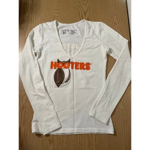 B25-30 Women’s Hooters girl worn rare Uniform Long Sleeve V-Neck Tshirt Xs/Small - Picture 1 of 5