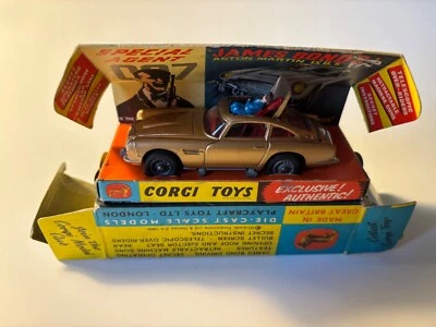 CORGI TOYS JAMES BOND ASTON MARTIN DB5 N.261 + BOX MINT - Immagine 1 di 4