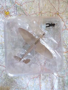 L'Avion Beige des faux-monnayeurs de L'Ile Noire 1/100 Hachette en Blister - Foto 1 di 2