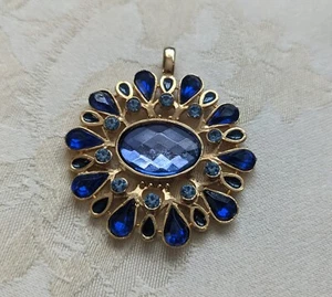 Large Vintage Gold Tone Floral Burst Blue Rhinestones Pendant - Picture 1 of 14