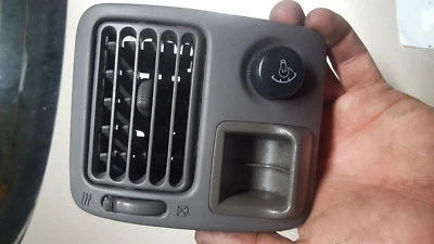 2000 Toyota Corolla со стороны водителя вентиляционная решетка переменного тока и держатель для монет - Изображение 1 из 3