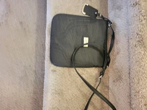Women’s Guess embossed Logo  Crossbody Black Purse Bag - Picture 1 of 4