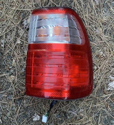 98 99 00 01 02-04 Lexus LX470 ESQUINA EXTERIOR Lámpara Luz Trasera Derecha PASAJERO OEM Foto 1 de 2