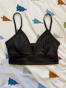 Pretty little thing size 6 black plunge leather look crop top - Picture 1 of 3