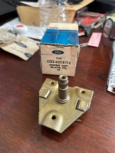1965 MUSTANG NOS FORD DOOR LATCH CONTROL ASSY DRIVER SIDE L.H. C5ZZ-6521819-C - Picture 1 of 6