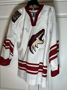 Phoenix Coyotes Autographed CCM adult S White Jersey 16,53,70,29 - Picture 1 of 22