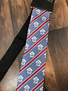 Magnetie mens necktie that is reversible-blue,red,white/" never give up" NWT Z2 - Picture 1 of 6