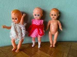 Drei Püppchen Schlafaugen Puppe Puppenhaus Puppenstube doll - Bild 1 von 3