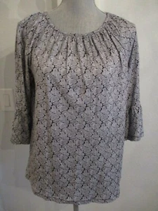NUEVO CON ETIQUETAS MICHAEL KORS PEQUEÑO ESTAMPADO EN BLANCO Y NEGRO ESTILO CAMPESINO 3/4 MANGAS CAMPANA BLUSA - Imagen 1 de 10