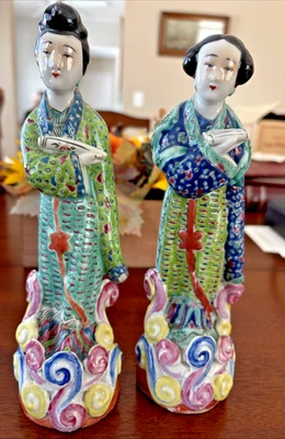 Antigua estatuilla de mujer pintada a mano de porcelana china de 9" firmada China Foto 1 de 4