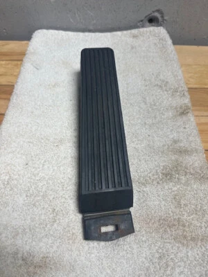 Pedal acelerador con goma Mercedes-Benz W123 200D 1163010182 Foto 1 de 4