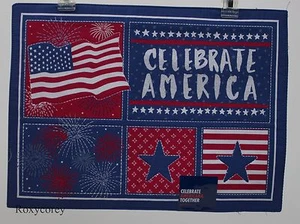 Celebrate America 2er Pack 4. Juli Flagge Feuerwerk Sterne Tischset 13x18 Neu mit Etikett - Bild 1 von 1