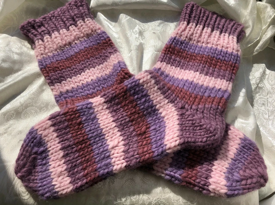 Calcetines para mujer talla US 8-9 media pantorrilla 100 % lana púrpura grueso malva tejido a mano rayas Foto 1 de 4