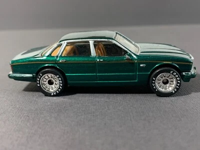 Matchbox Ultra Collection Class Jaguar XJ 6 Green - Image 1 of 4