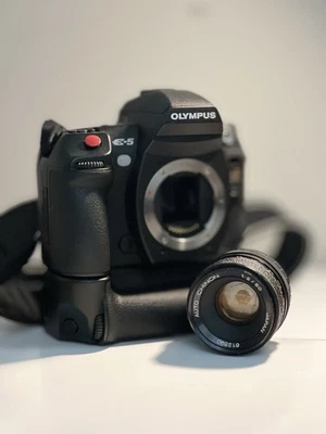 Olympus E-5 + Olympus Zuiko Digital 12-60mm 1:2.8-4 + Olympus HLD-4 Grip [LEIA!] - Imagem 1 de 4