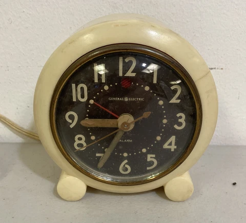 Vintage 1940s General Electric GE Art Deco Not Working Alarm Clock Model 7H160 Cover