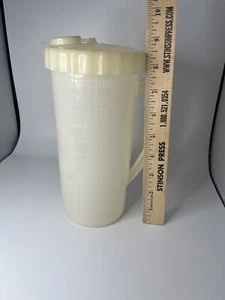 Polly Flex Vintage 44 Oz Plastic Pitcher With Handle & Flip Top - Perma Lid Seal - Picture 1 of 5