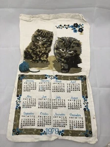 De colección 1979 Calendario Toalla de Té Colgante de Pared Lino Gatos Gatitos Azul Agua 26""L 16""W - Imagen 1 de 11
