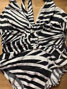 Tommy Bahama One Piece Swimsuit Zebra Halter Top Detailed Waist Size 10 - Picture 1 of 6