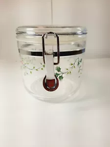 Clear White & Red Holly Berries Pattern Plastic Container with Latch 1970s 4cups - Picture 1 of 8