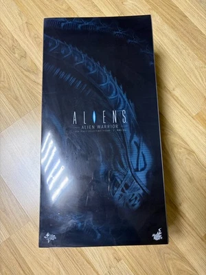 1/6 Hot toys MMS354 Alien Warrior Action Figure ver 2.0 - Image 1 of 4