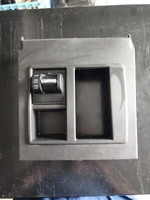 04602801AC 08-12 吉普自由人 4WD 转移箱控制开关和挡板 — 第 1/3 张图片