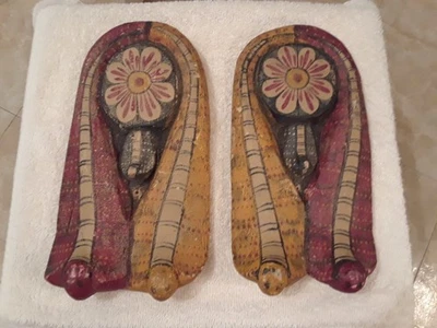 2 PIEZAS ANTIGUAS TALLADAS Y PINTADAS MUY INUSUALES DE MADERA ORIGEN DESCONOCIDO Foto 1 de 4