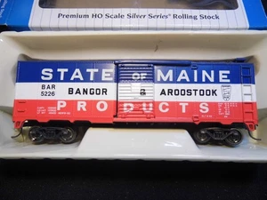 HO - Bachmann Silver 17038 - 40' Slide Door Boxcar, Maine BAR LN - Picture 1 of 4