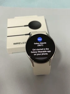 Samsung Galaxy Watch6 SM-R930 40mm silver Aluminum Case with Cream Sport Band... - Zdjęcie 1 z 4
