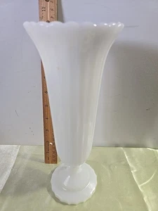 Napco weiße Milchvase Cleveland 6811 10 Zoll hoch. - Bild 1 von 5