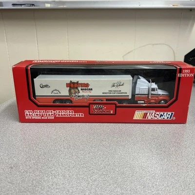 Transportador de equipo Alan Kulwicki Hooters Team Champions 1993 de colección escala 1:43 Foto 1 de 4