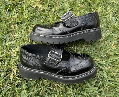 T.U.K. Zapatos Oxford Mary Janes de cuero con brogue negro punta redonda correa para mujer 5 Foto 1 de 4