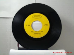 DONOVAN -(45)- MELLOW YELLOW / SUNNY SOUTH KENSINGTON - EPIC RECORDS 10098- 1966 - Picture 1 of 2