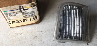 1995-2005 Chevrolet Astro GMC Safari RH Side Marker Lamp, GM2551139, OER - Image 1 of 4