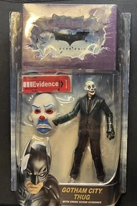 A0229 DC Batman El Caballero Oscuro Gotham City Matón Escena del Crimen Evidencia Figura de Acción - Imagen 1 de 2