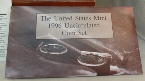 1996  United States Mint Uncirculated Set with W Dime 11 Coins P and D Cover