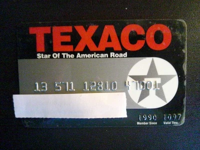 VINTAGE *TEXACO* RARE, EXPIRED CREDIT CARD.  Exp. 10/97 - Image 1 of 2