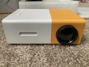 Portable Q1 Mini LED Projector A1 LED LCD Mini Video Projector - Picture 1 of 7