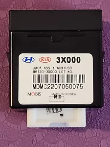 GENUINO OEM Hyndia Kia 96120-3X000 Jack Conjunto AUX + USB iPod Auxiliar - Imagen 1 de 7