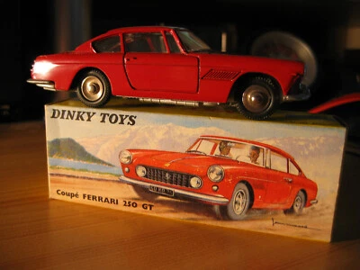 Coupé Ferrari Dinky - Photo 1/3
